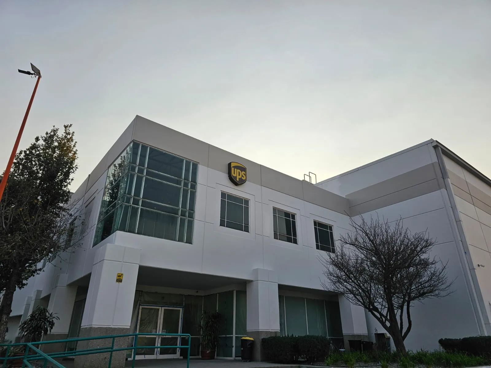 Prologis – Fachada oficinas UPS