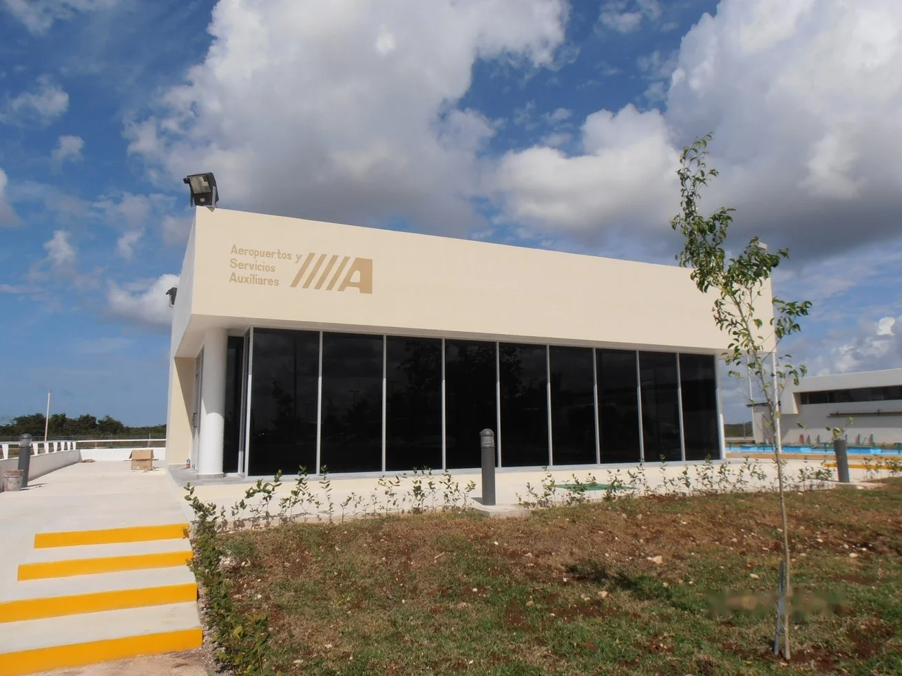 ASA – Fachada con logo