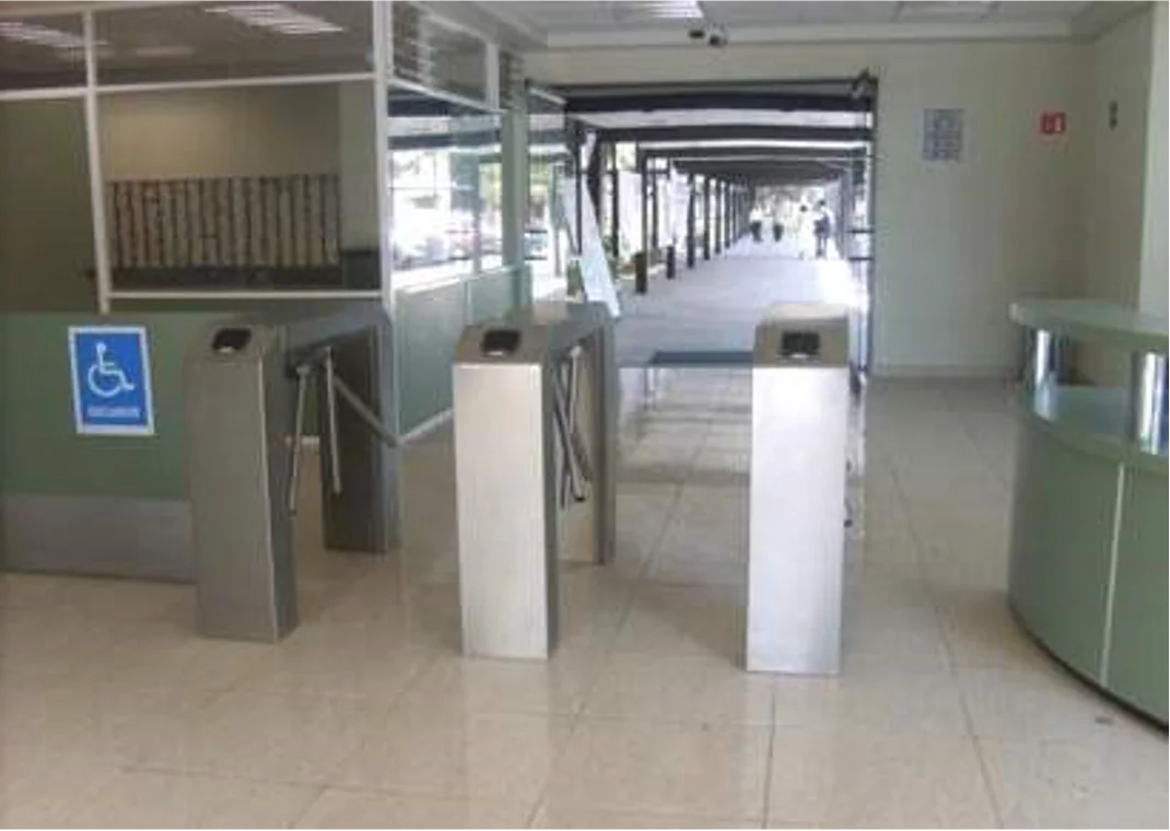 CINVESTAV – Acceso con torniquetes